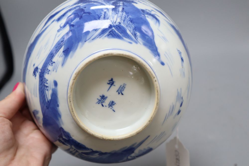 A 19th century Chinese blue and white bowl, diameter 18cm